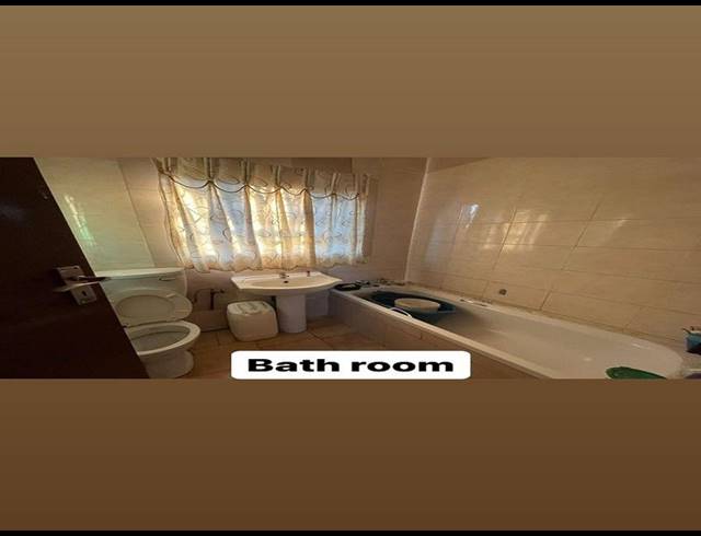 2 BEDROOM HOUSE FOR SALE IN BEVERLY HILLS